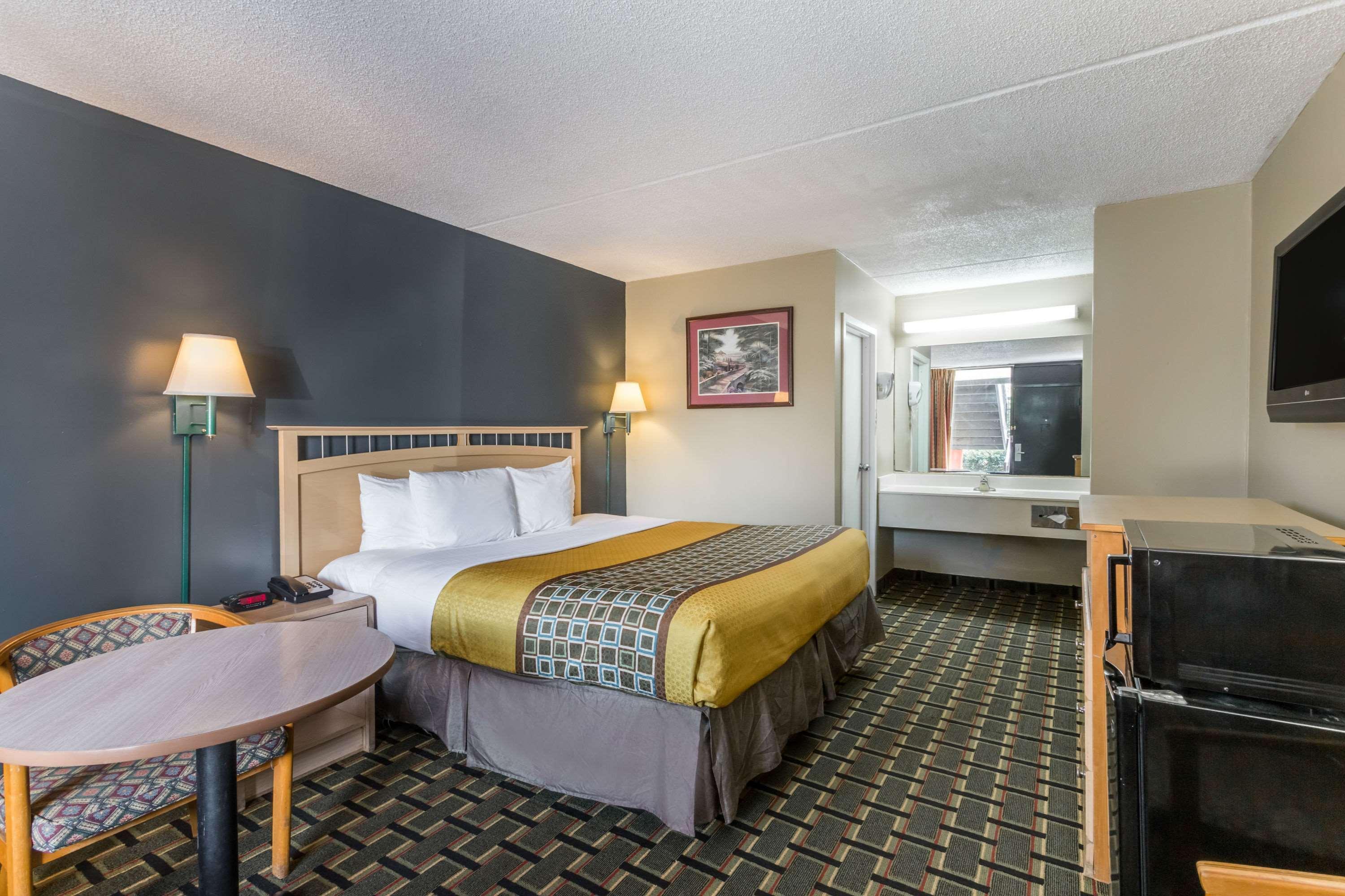 Travelodge By Wyndham Savannah Area/Richmond Hill Bagian luar foto