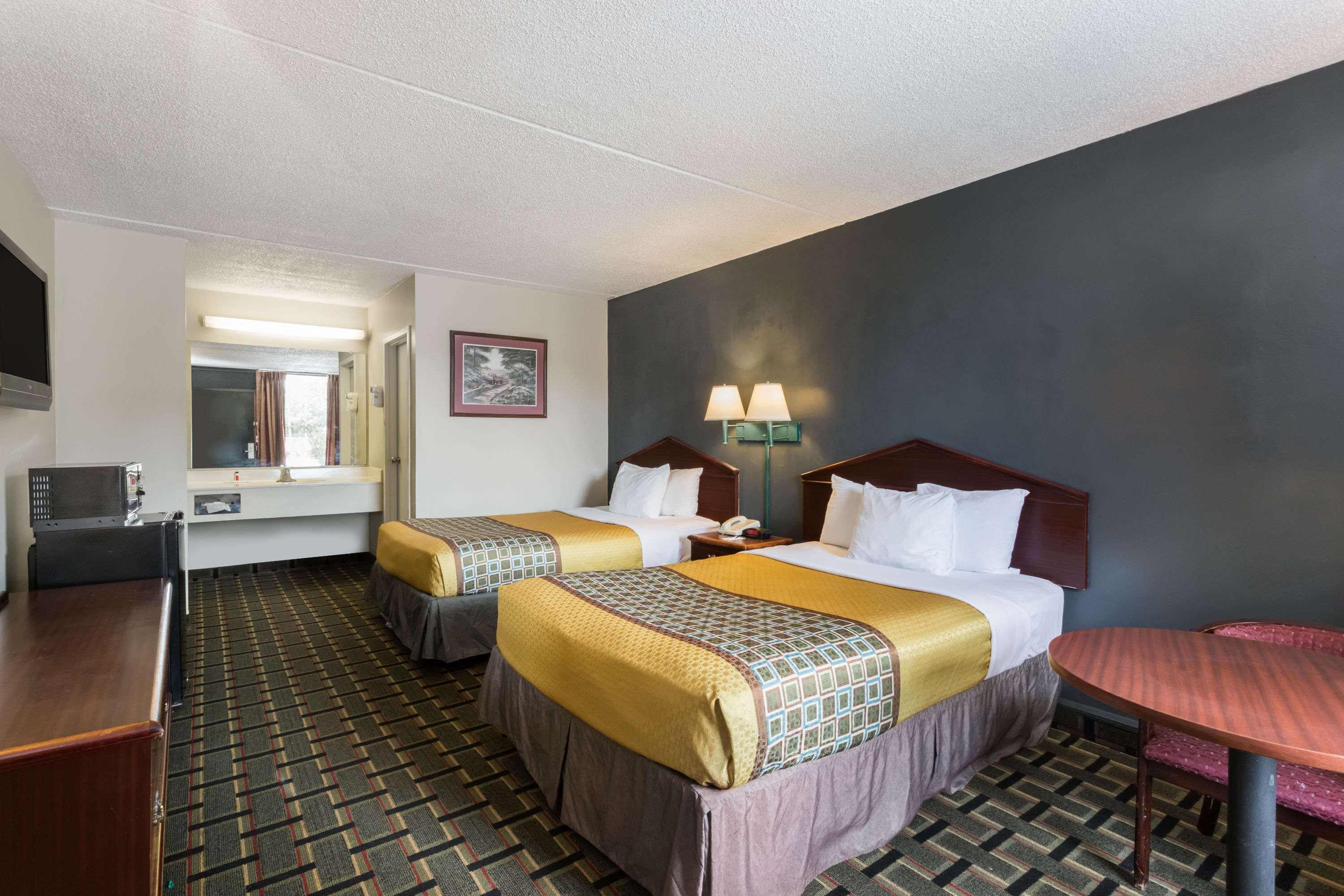 Travelodge By Wyndham Savannah Area/Richmond Hill Bagian luar foto
