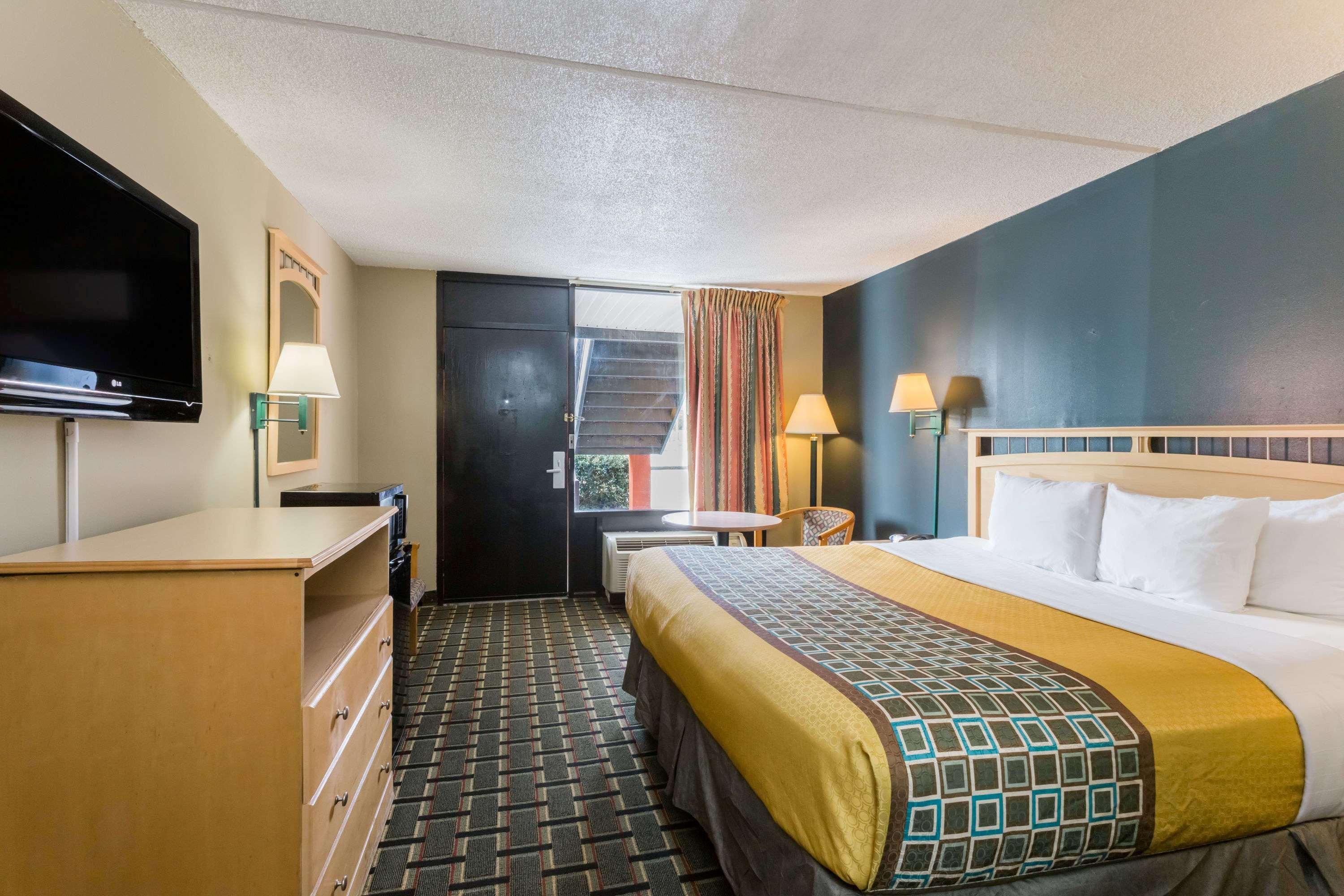 Travelodge By Wyndham Savannah Area/Richmond Hill Bagian luar foto