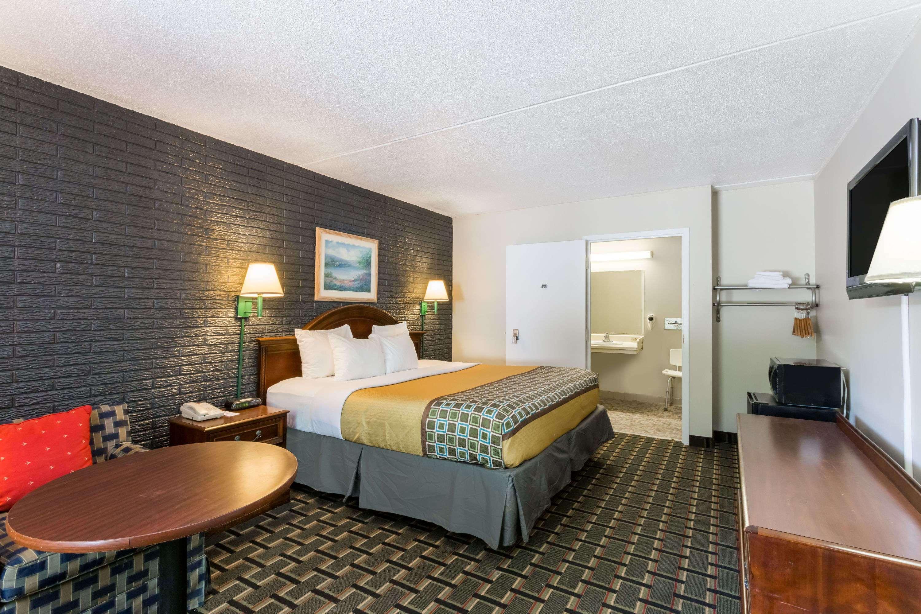 Travelodge By Wyndham Savannah Area/Richmond Hill Bagian luar foto