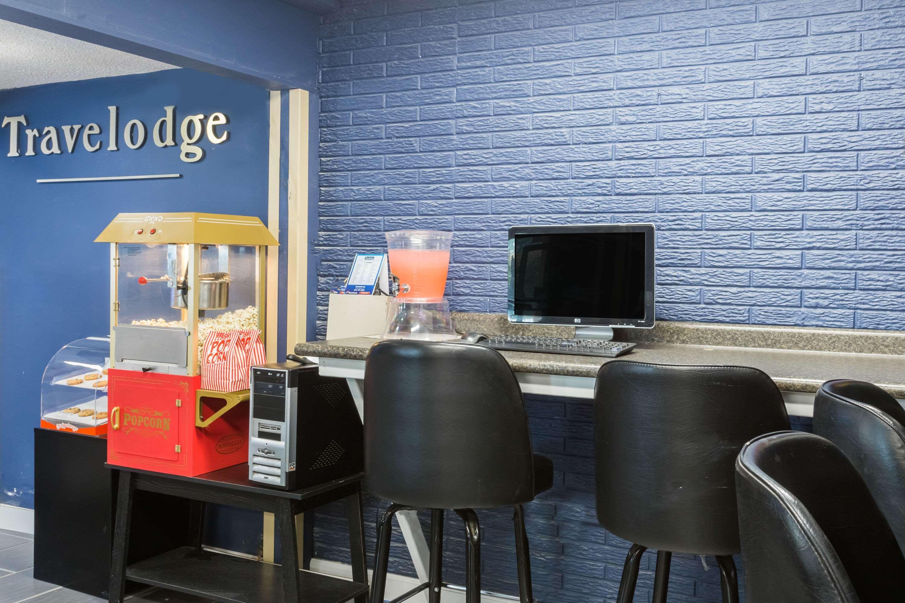 Travelodge By Wyndham Savannah Area/Richmond Hill Bagian luar foto
