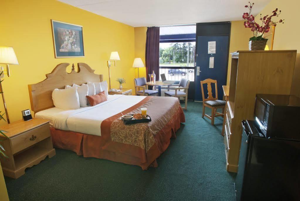 Travelodge By Wyndham Savannah Area/Richmond Hill Bagian luar foto