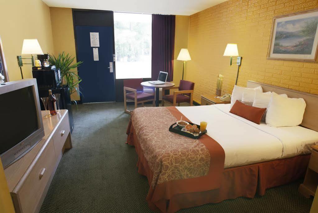 Travelodge By Wyndham Savannah Area/Richmond Hill Bagian luar foto