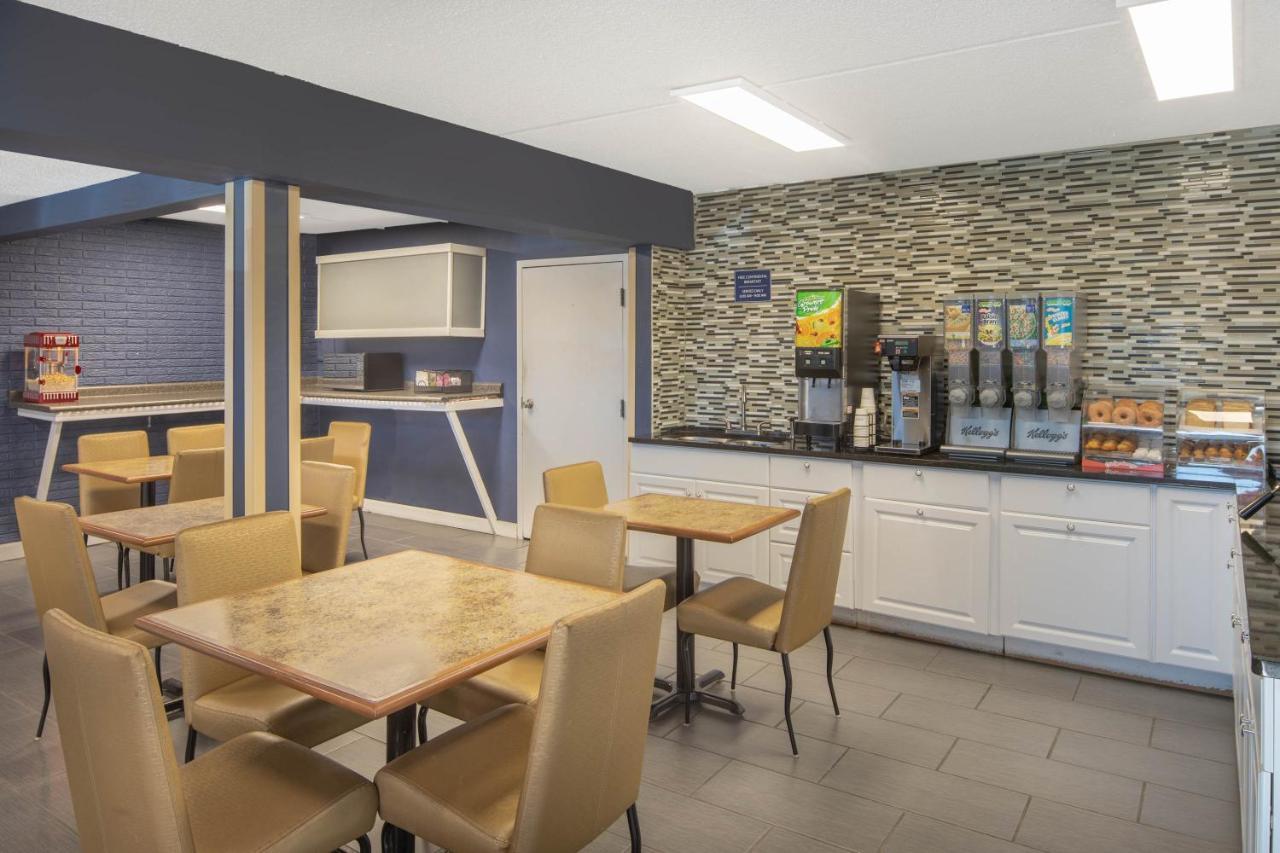 Travelodge By Wyndham Savannah Area/Richmond Hill Bagian luar foto